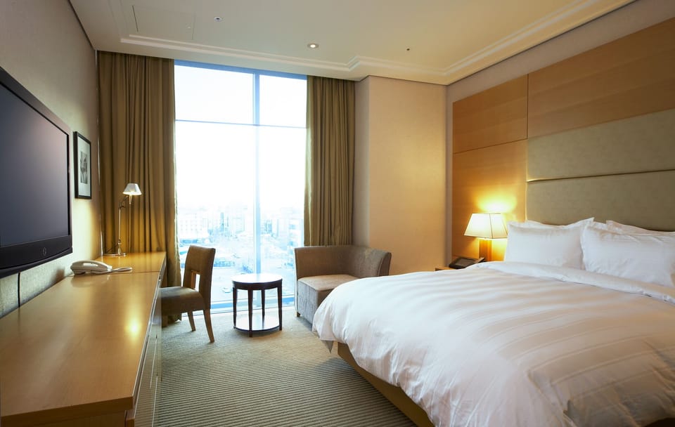 In-room safe, laptop workspace, blackout drapes, soundproofing