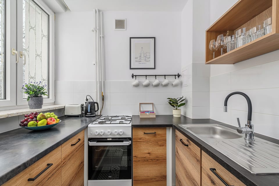 Comfort Apartment, Courtyard View | Private kitchen | Electric kettle, toaster
