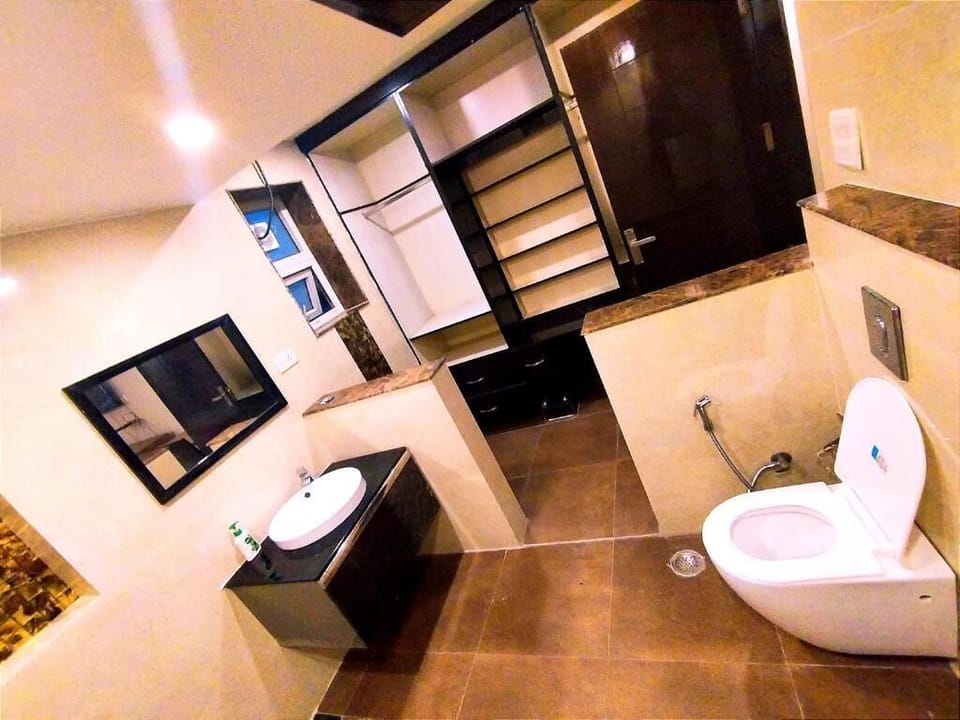 Shower, free toiletries, hair dryer, bathrobes