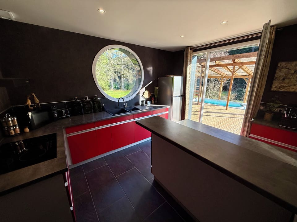 Deluxe Villa, Mountain View | Private kitchen | Shared fridge, microwave