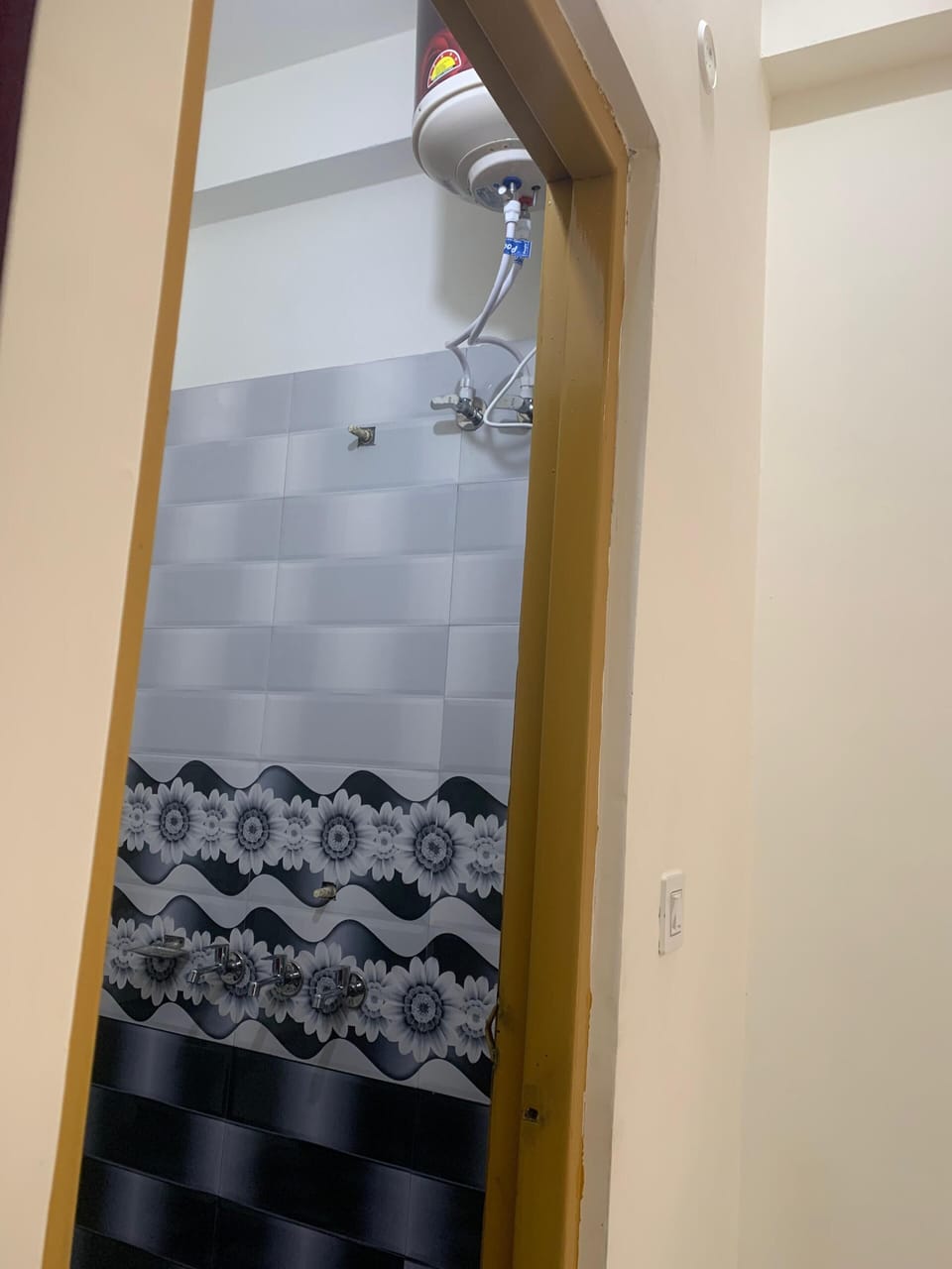 Shower, free toiletries, towels, soap