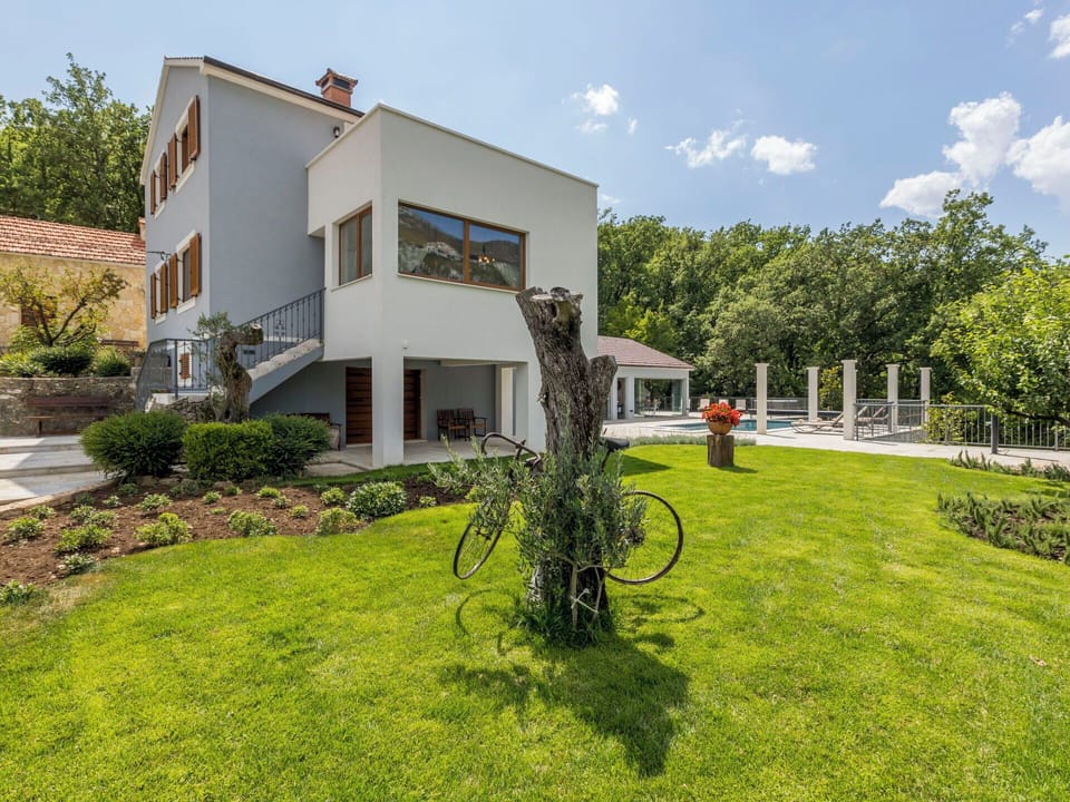 Home, Shrub, Residential Area, House, Garden, Estate, Landscaping, Cottage, Yard, Shade