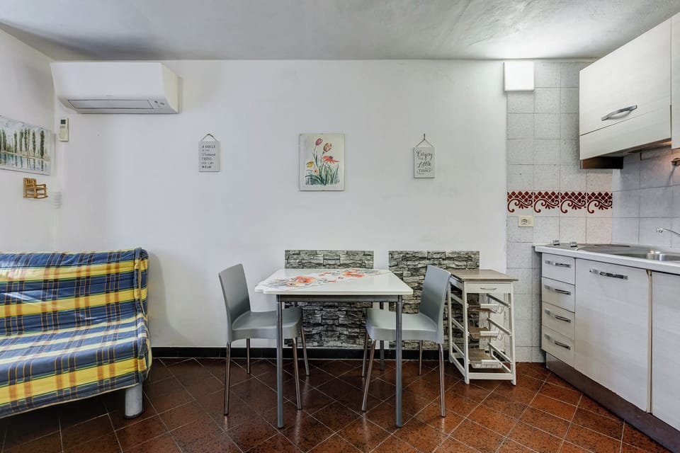 Duplex, 1 Queen Bed, Patio, Courtyard View | Dining room