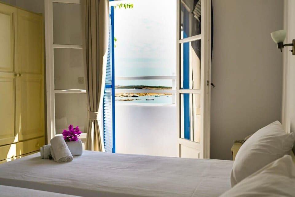 Cozy Triple Room with Elegant Simplicity
Designed for comfort, with calming tones and quality bedding.