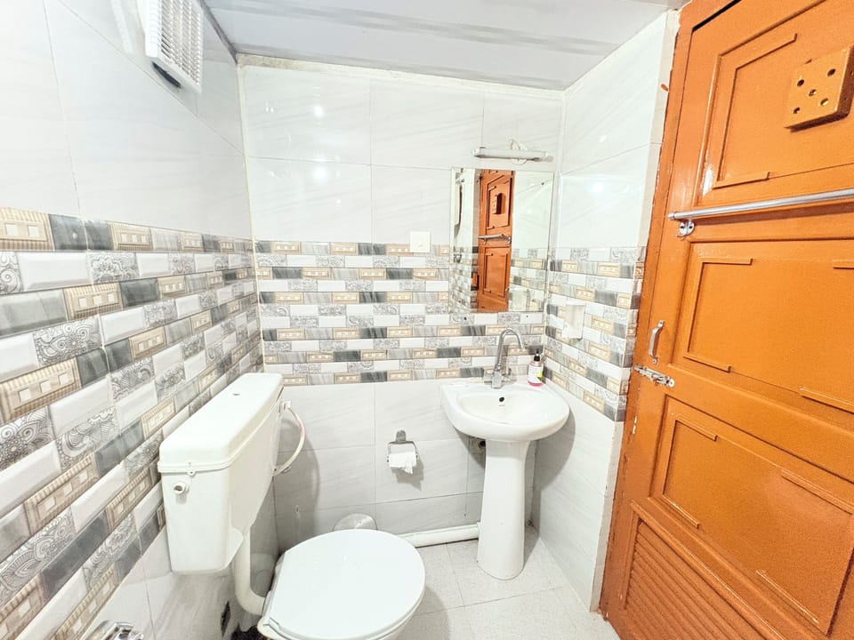 Deluxe Double Room, Mountain View | Bathroom | Shower, free toiletries, towels, soap