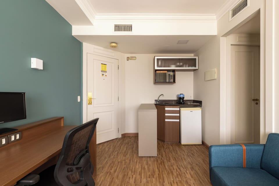 Deluxe Apartment, City View | Interior