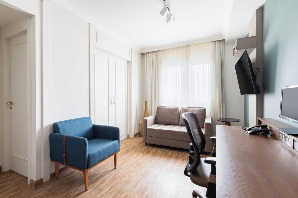 Deluxe Apartment, City View | Interior