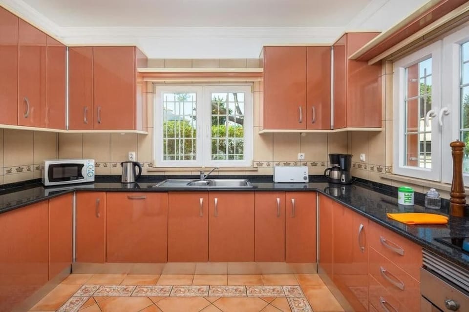 Family Villa, Garden View | Private kitchen | Shared fridge, microwave, coffee/tea maker, electric kettle