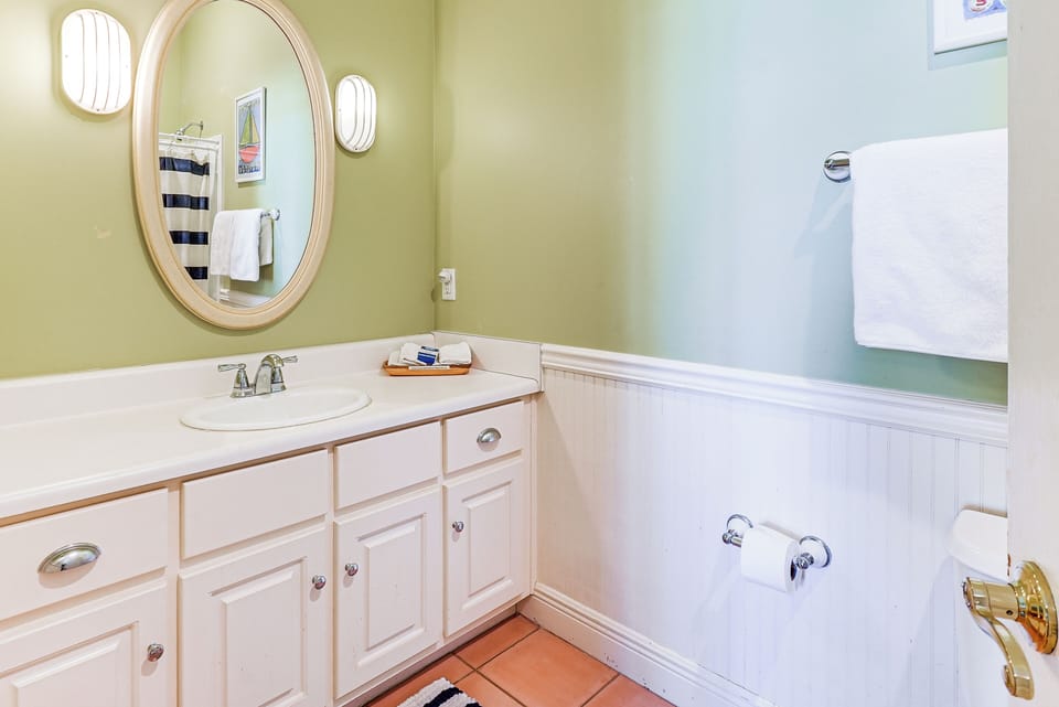 Direct Beach Access! Prime PCB Bungalow w/ Deck Cottage in Lower Grand Lagoon
