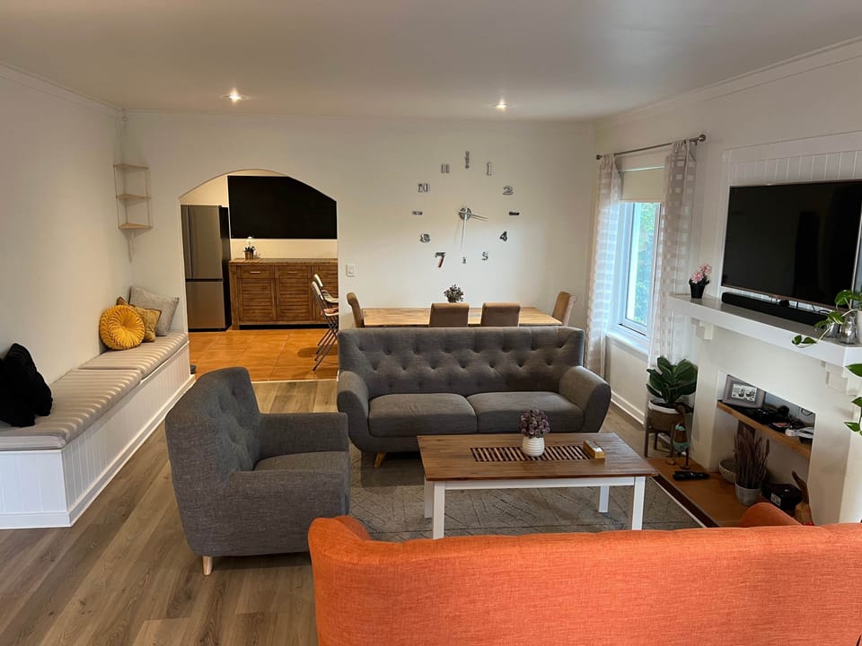 Spacious but cozy Lounge