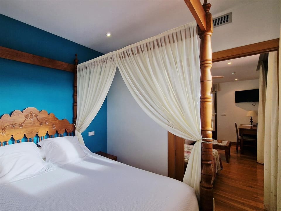 Deluxe Suite, Sea View | Free WiFi