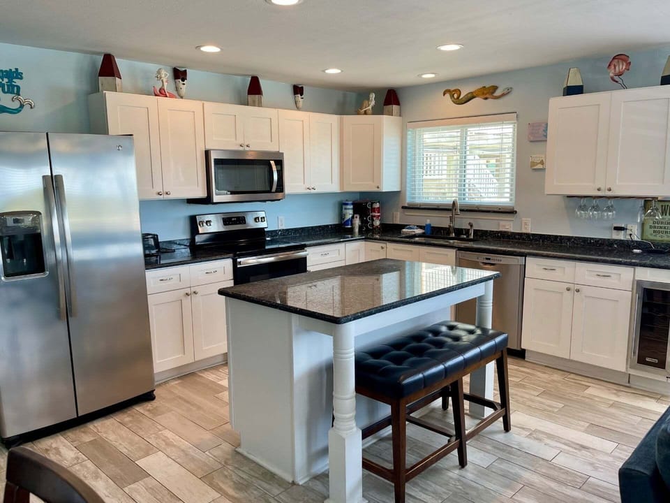 Condo, 2 Bedrooms | Private kitchen