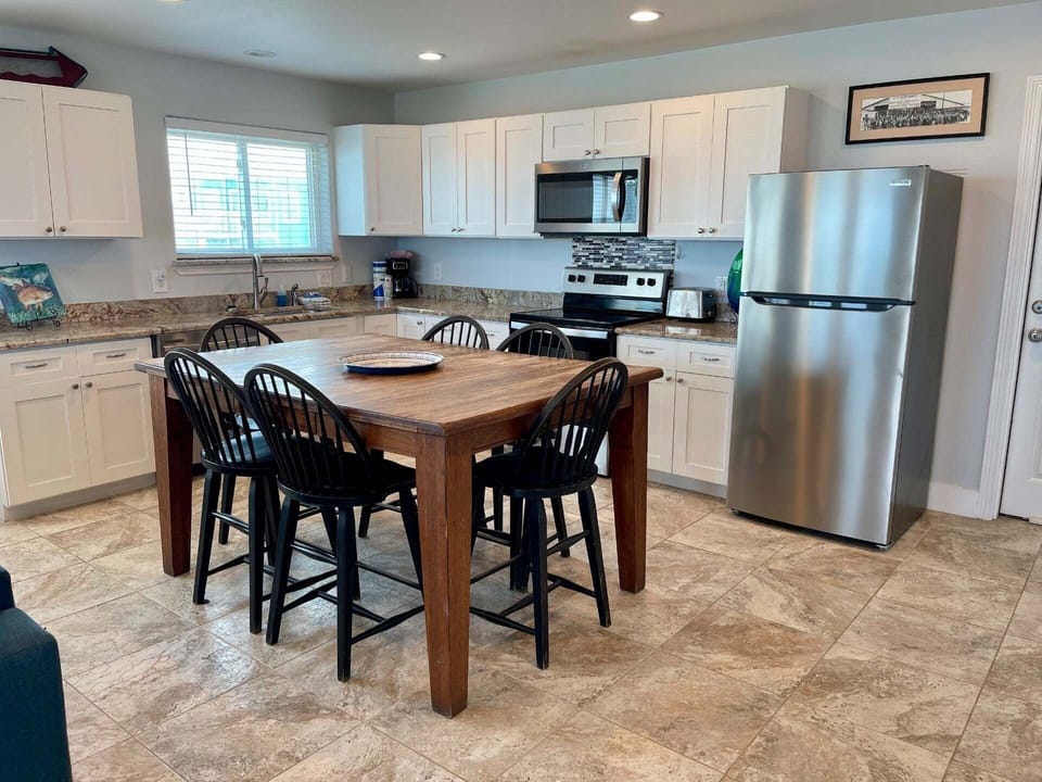 Condo, 2 Bedrooms | Private kitchen