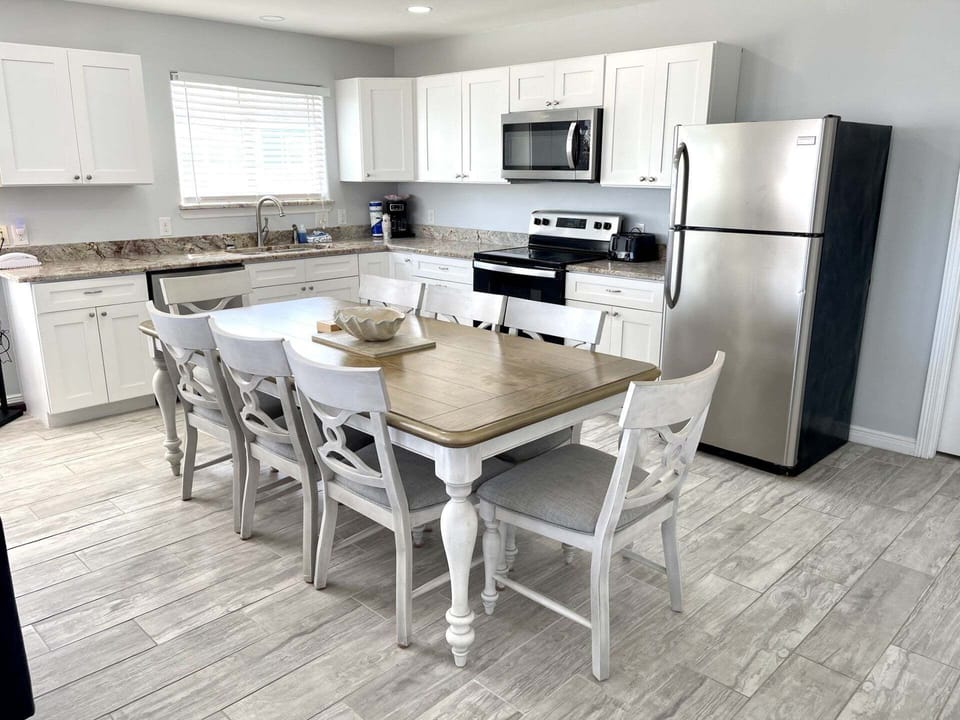 Condo, 2 Bedrooms | Private kitchen