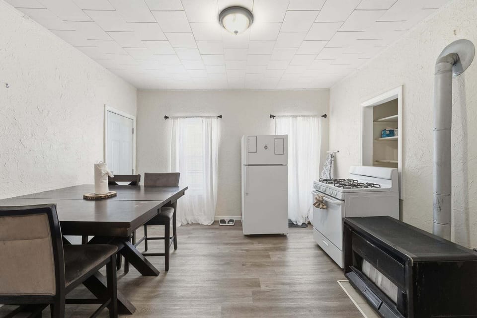 Apartment, 2 Bedrooms | Private kitchen | Fridge, oven, coffee/tea maker, toaster