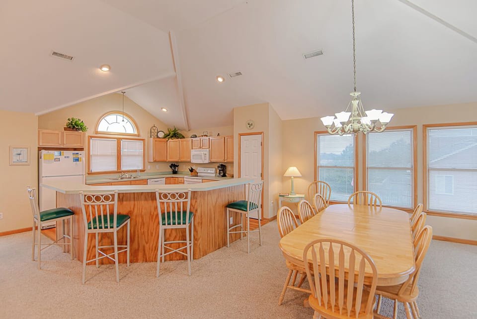 Top Level Kitchen/Dining Area