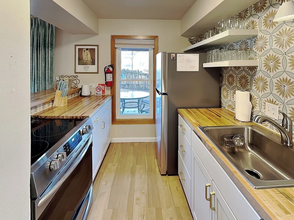 Full Kitchen - Stainless Steel Appliances