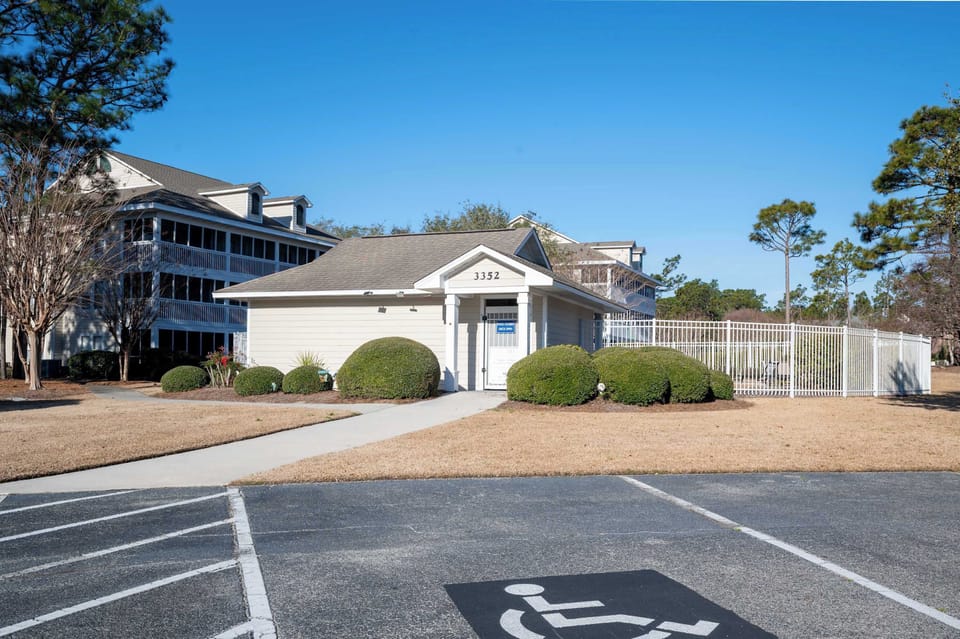 Club Villas Community Pool