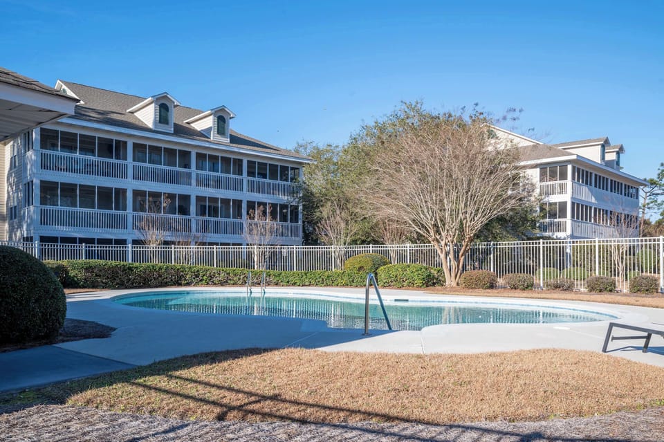 Club Villas Community Pool