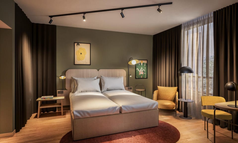 In-room safe, laptop workspace, blackout drapes, iron/ironing board