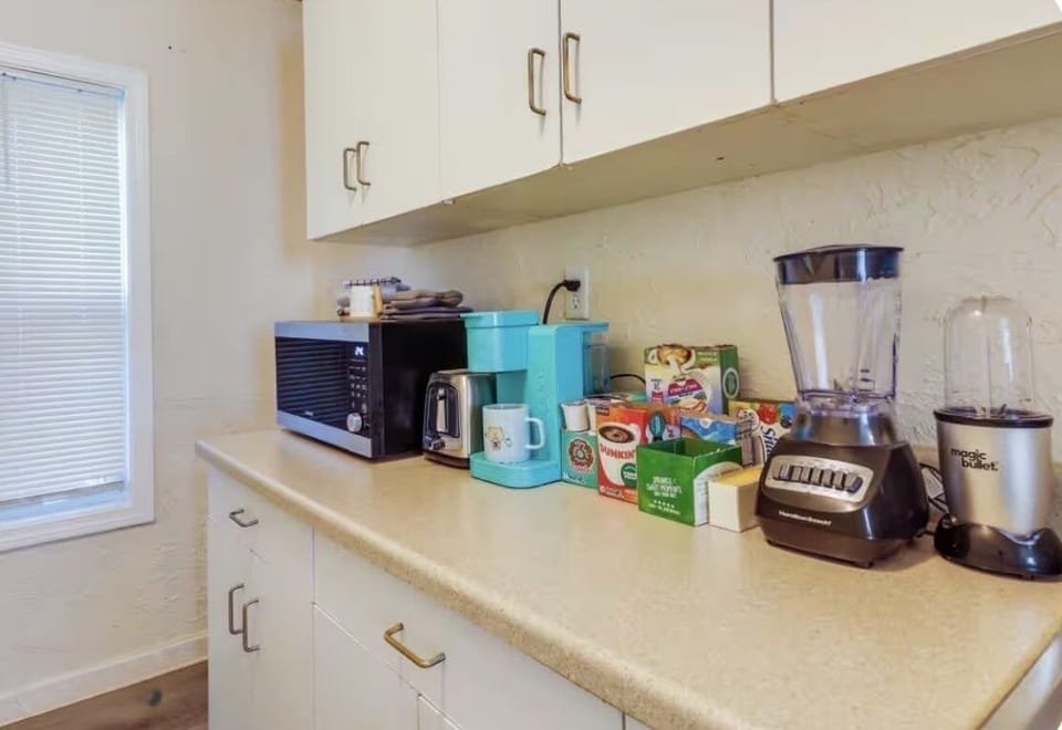 Appliance, Microwave, Oven, Toaster, Indoors