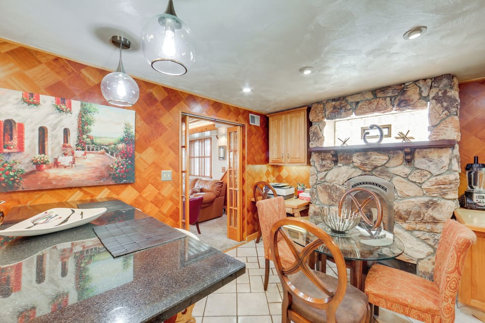 Dining Area | Dishes & Flatware Provided | Lower Level
