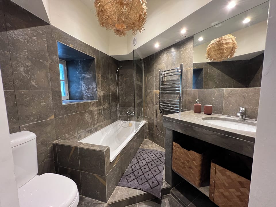 Classic Studio, Balcony | Bathroom