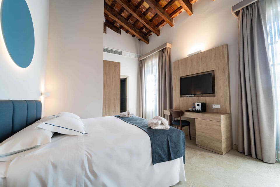 Double Room, Balcony | Desk, free WiFi