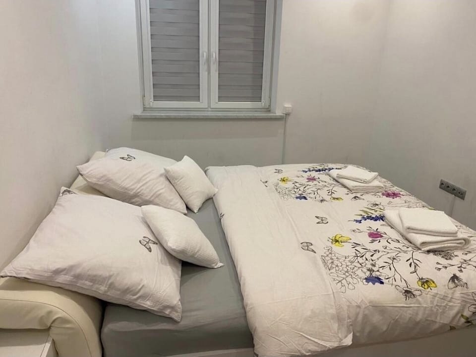 Queen Bed