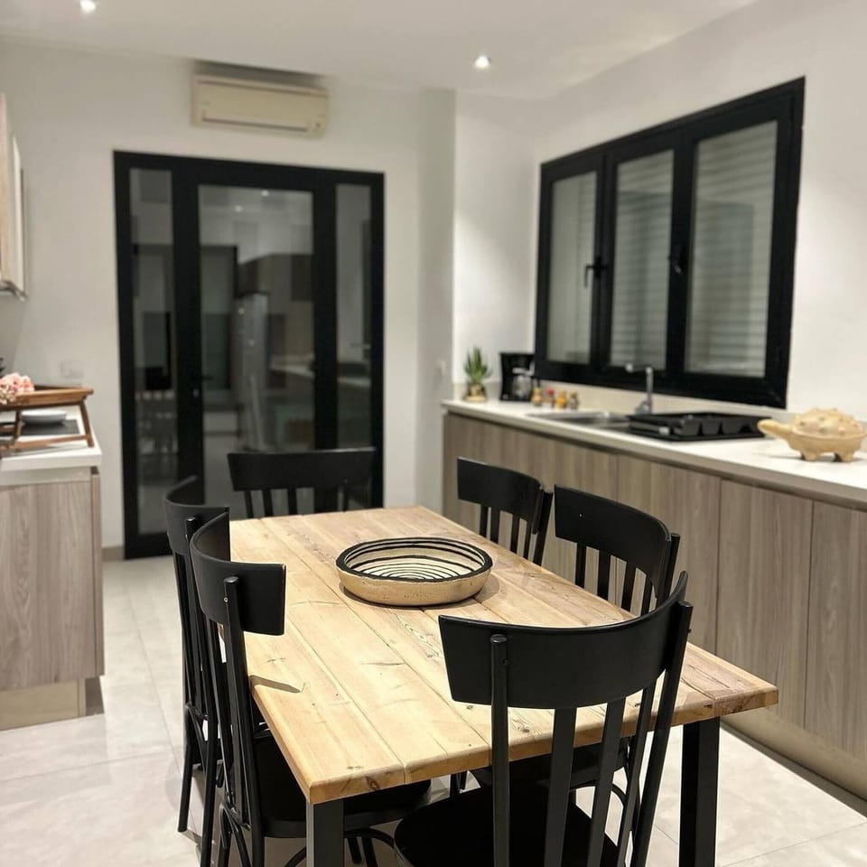 Apartment, 3 Bedrooms, Smoking, Balcony | Dining room