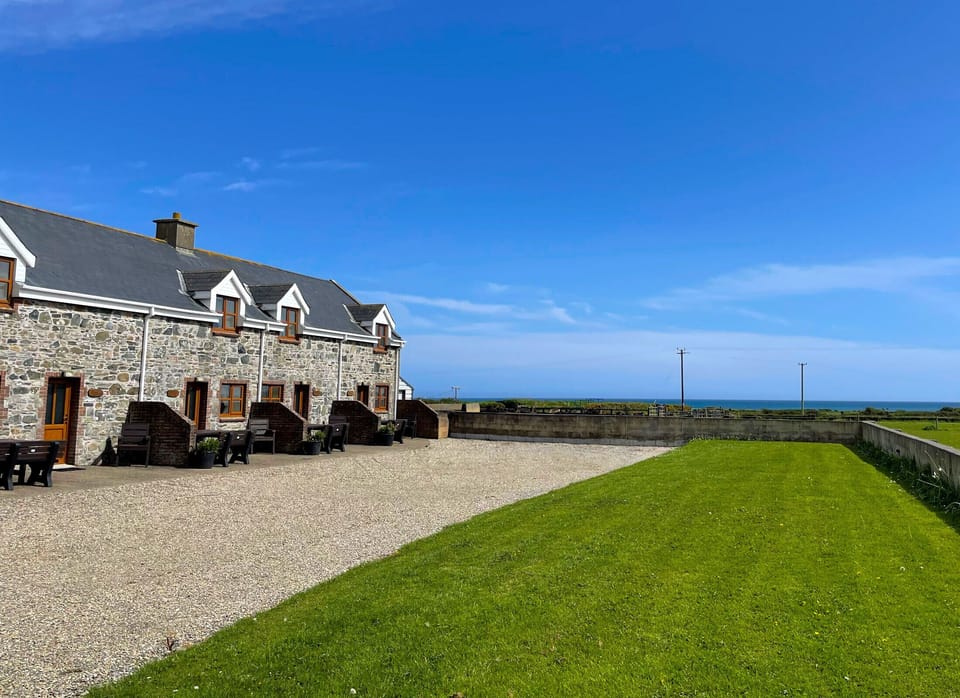 Tuskar Holiday Cottage, Mill Road Farm. Stone Cottage with views.