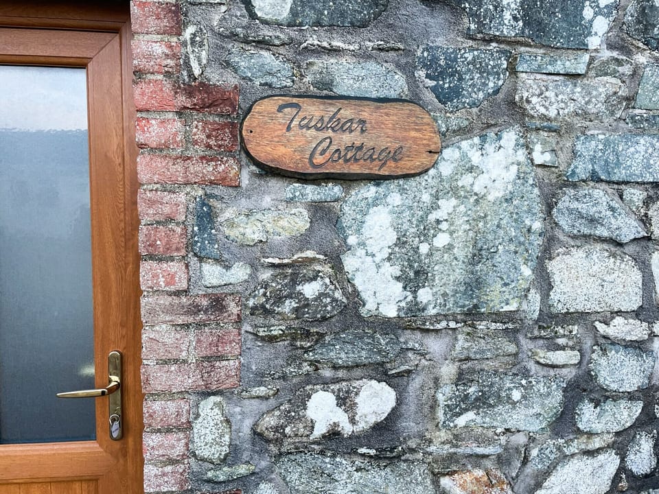 Tuskar Holiday Cottage, Mill Road Farm. Stone Cottage with views.