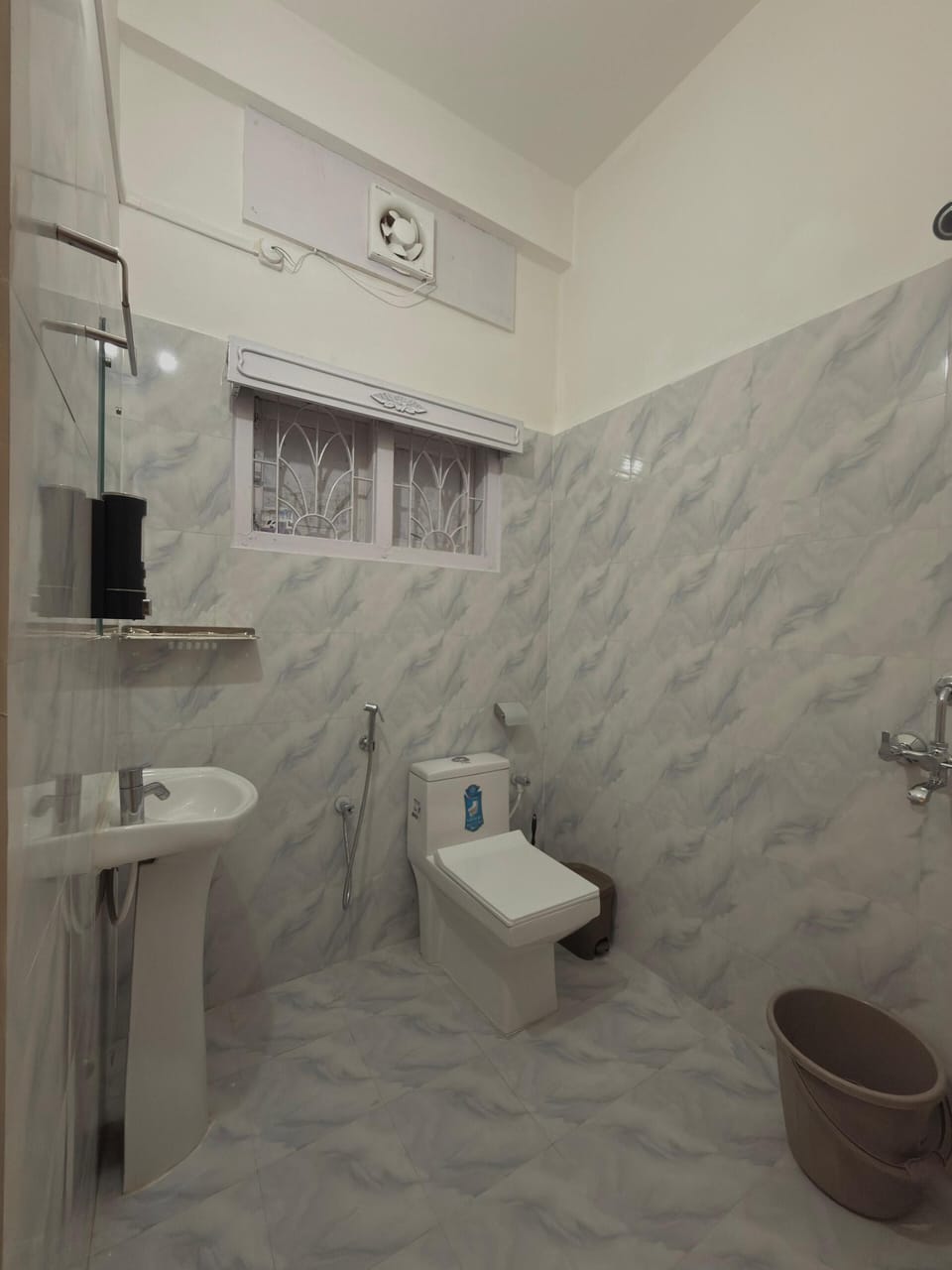 Standard Room | Bathroom | Shower, free toiletries, hair dryer, slippers