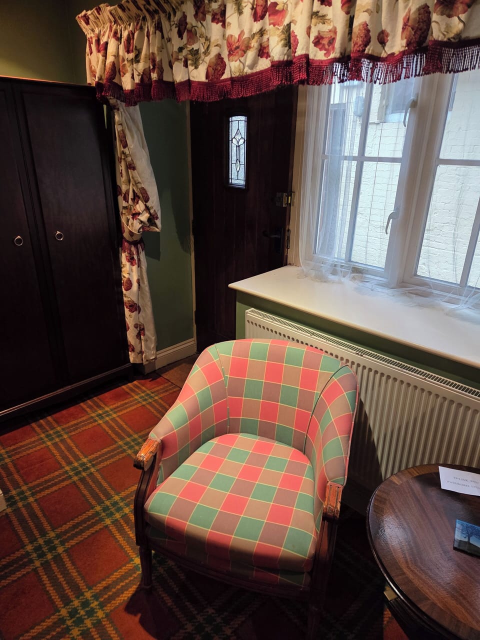 Double Room, 1 Double Bed, Non Smoking | Laptop workspace, iron/ironing board (on request), WiFi (free)
