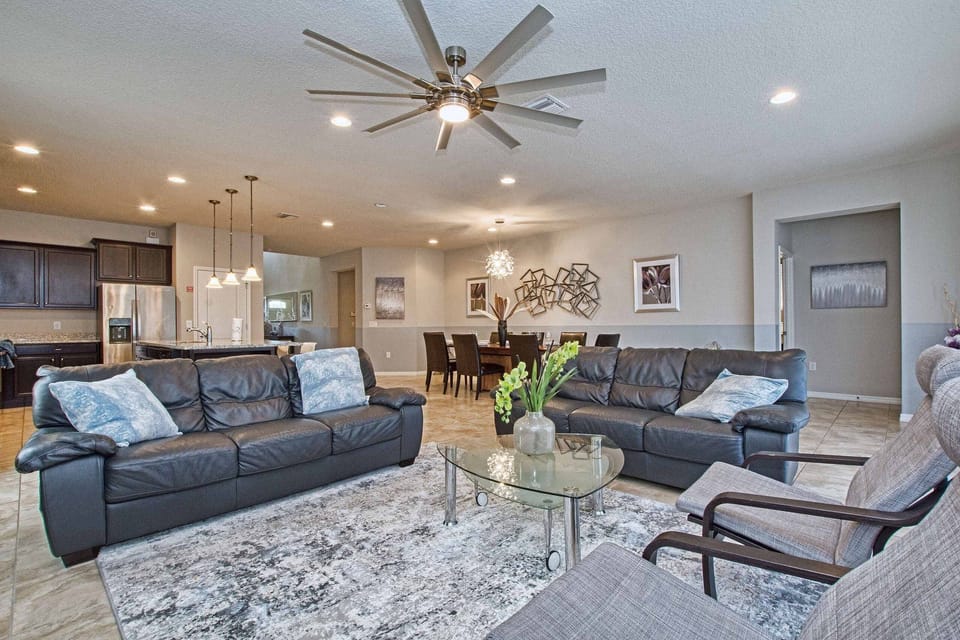 Communal lounge / TV room,Living Room