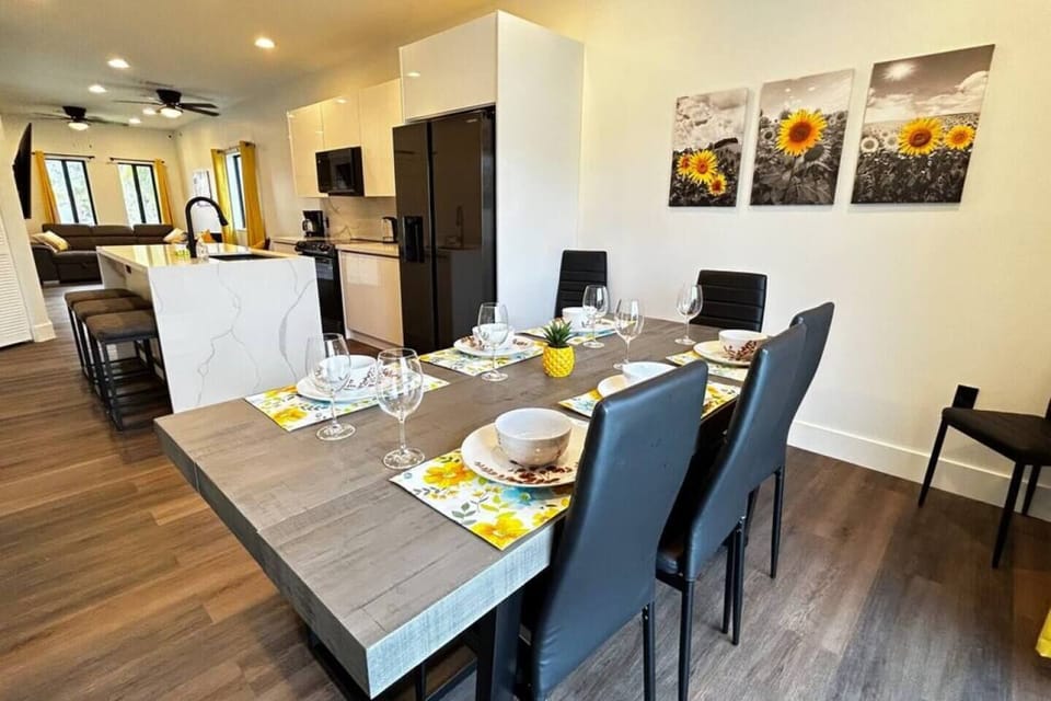 Dining Room for 8 guests