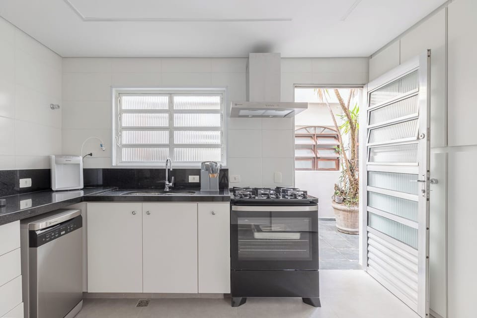 House, Patio, City View | Private kitchen