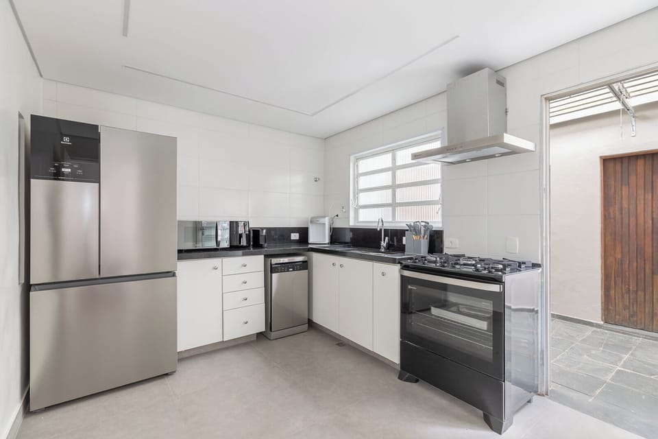 House, Patio, City View | Private kitchen