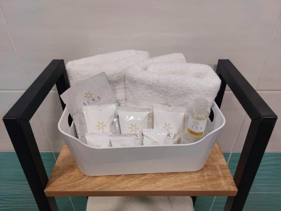 Double Room, Balcony, City View | Bathroom amenities | Shower, free toiletries, hair dryer, bidet