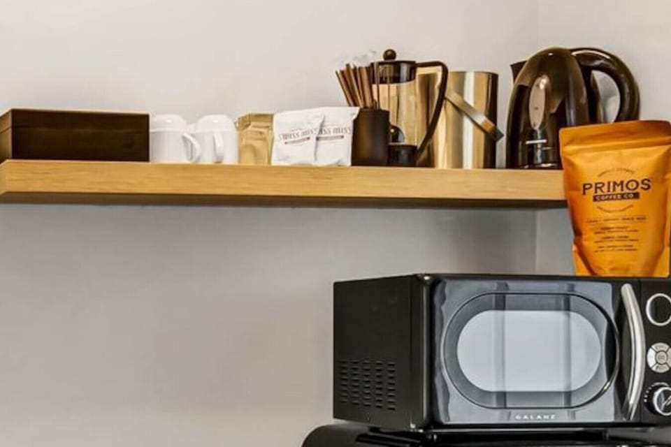 Take a break with a coffee, snack, or meal—fridge, microwave, and coffee maker ready in the hallway!