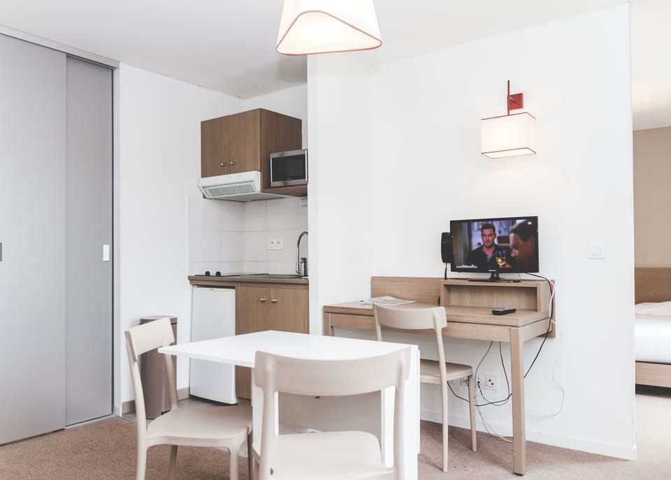 The open layout brings together the sleeping, dining, and kitchen areas in a practical design.