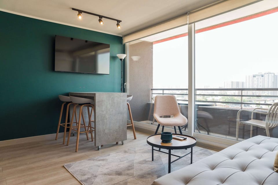 Bright and modern living space with city views, perfect for relaxation and entertainment.