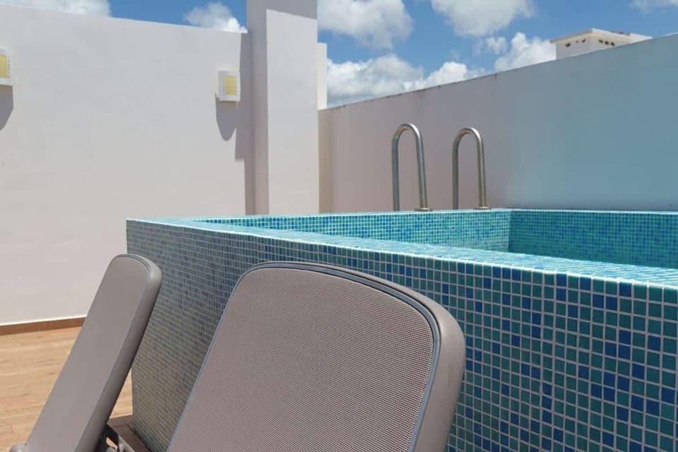 Private rooftop plunge pool.