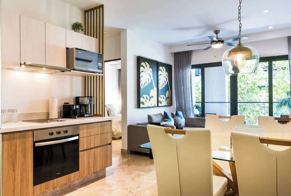Spacious and comfortable kitchen and dining room... almost like being at home, but just meters from the sea