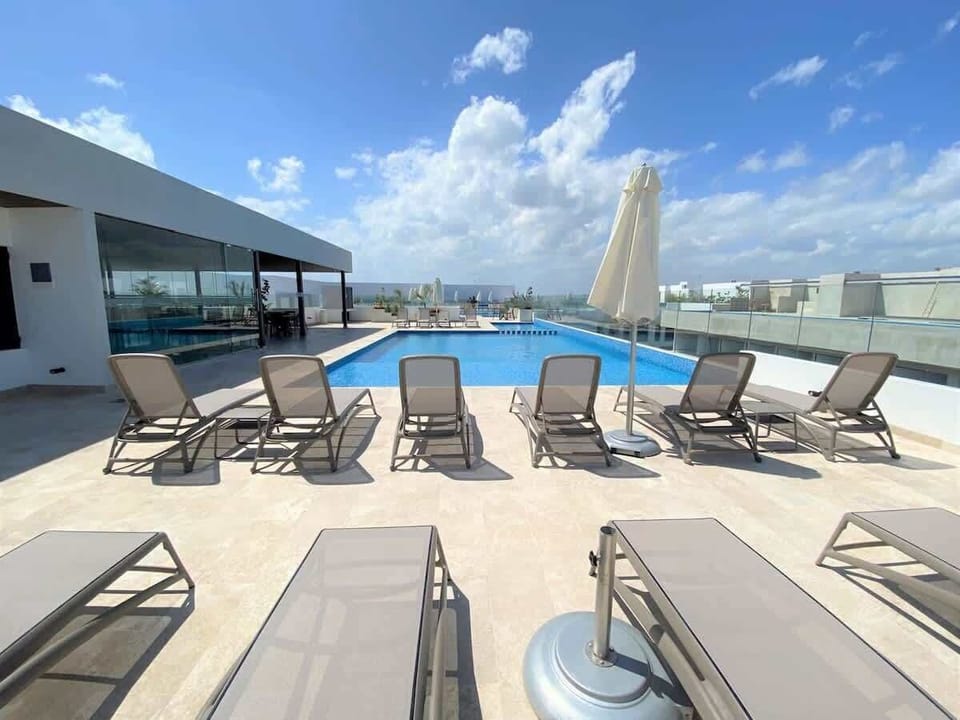 Panoramic view of our stunning pool.