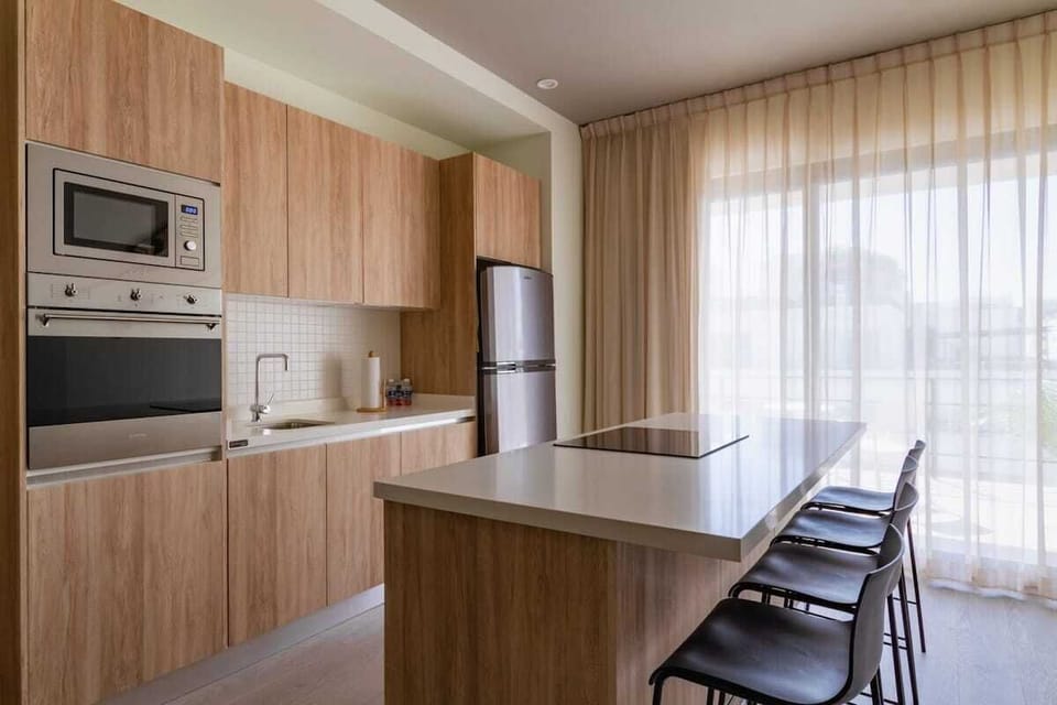 Modern kitchen, perfect for preparing meals.