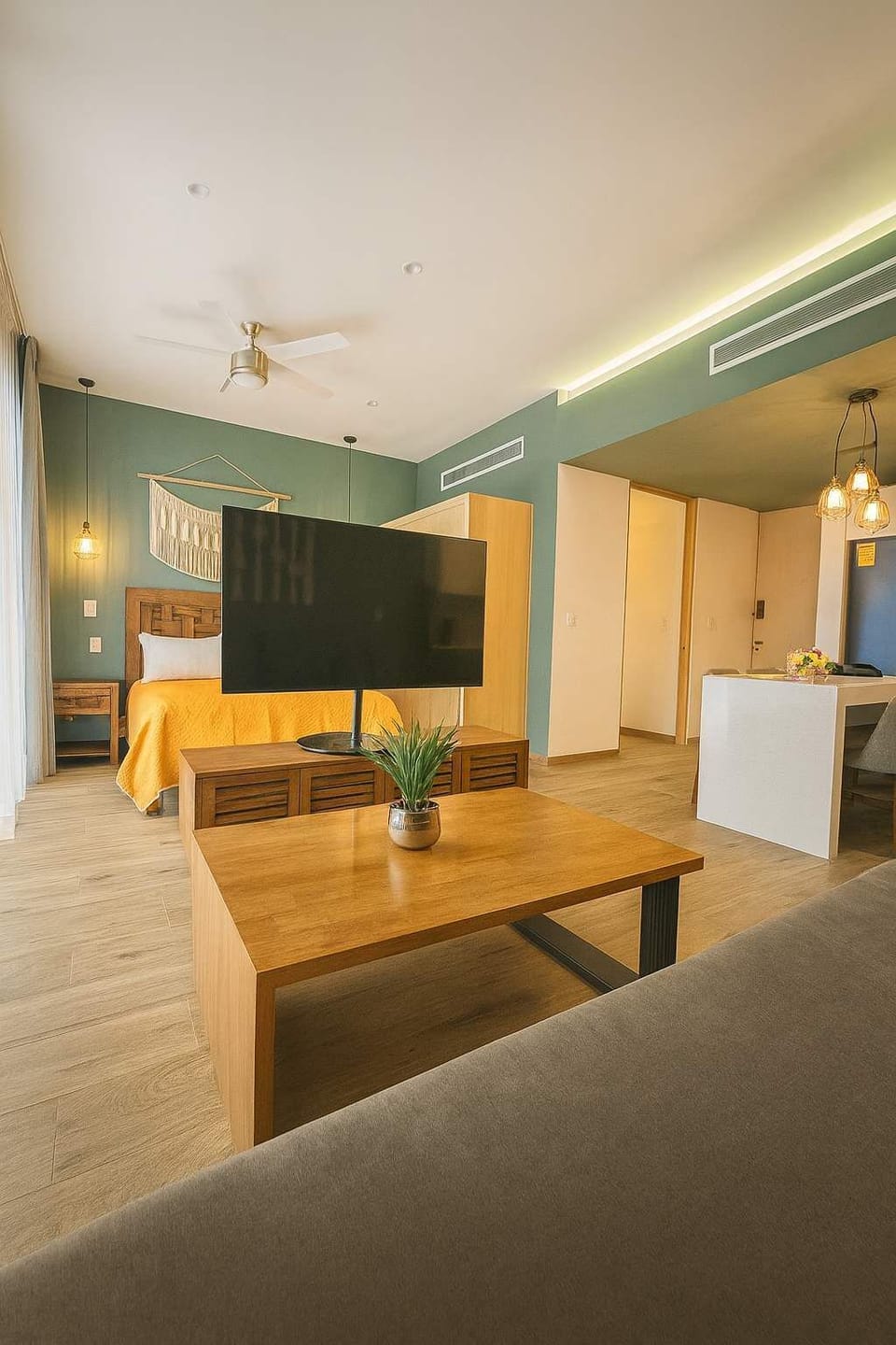 Smart TV, high-speed Wi-Fi, ceiling fan, AC and plenty of space... all this will make you feel right at home, but just steps from the beach