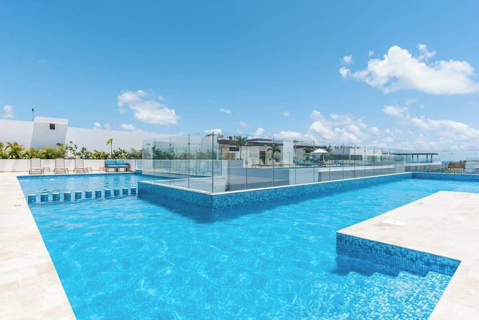 Another view of our expansive rooftop pool.