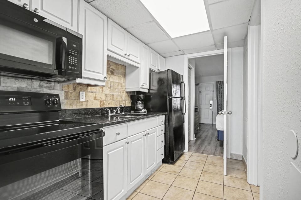 Suite, Multiple Beds, Ocean View (Queen Suite with Sea View) | Private kitchen