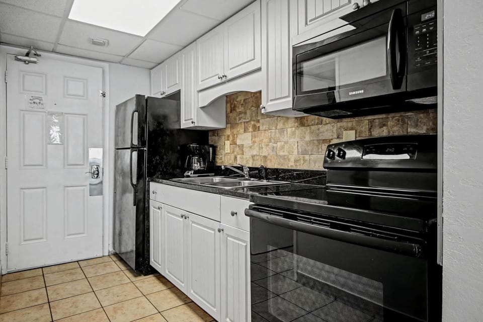 Studio, 2 Queen Beds, Ocean View (Queen Studio) | Private kitchen